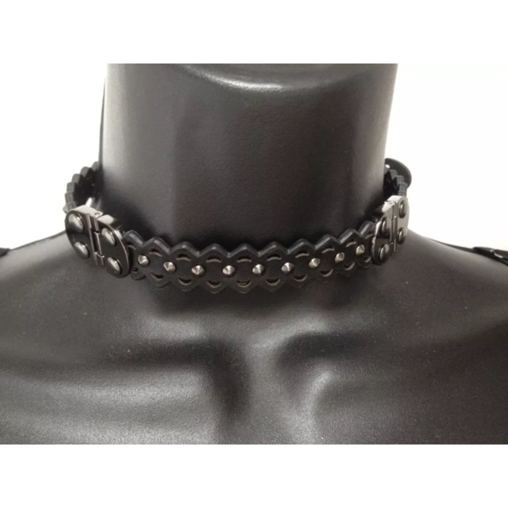 BCBG CHOKER COLLAR NECKLACE BLACK STUDDED CUTOUT